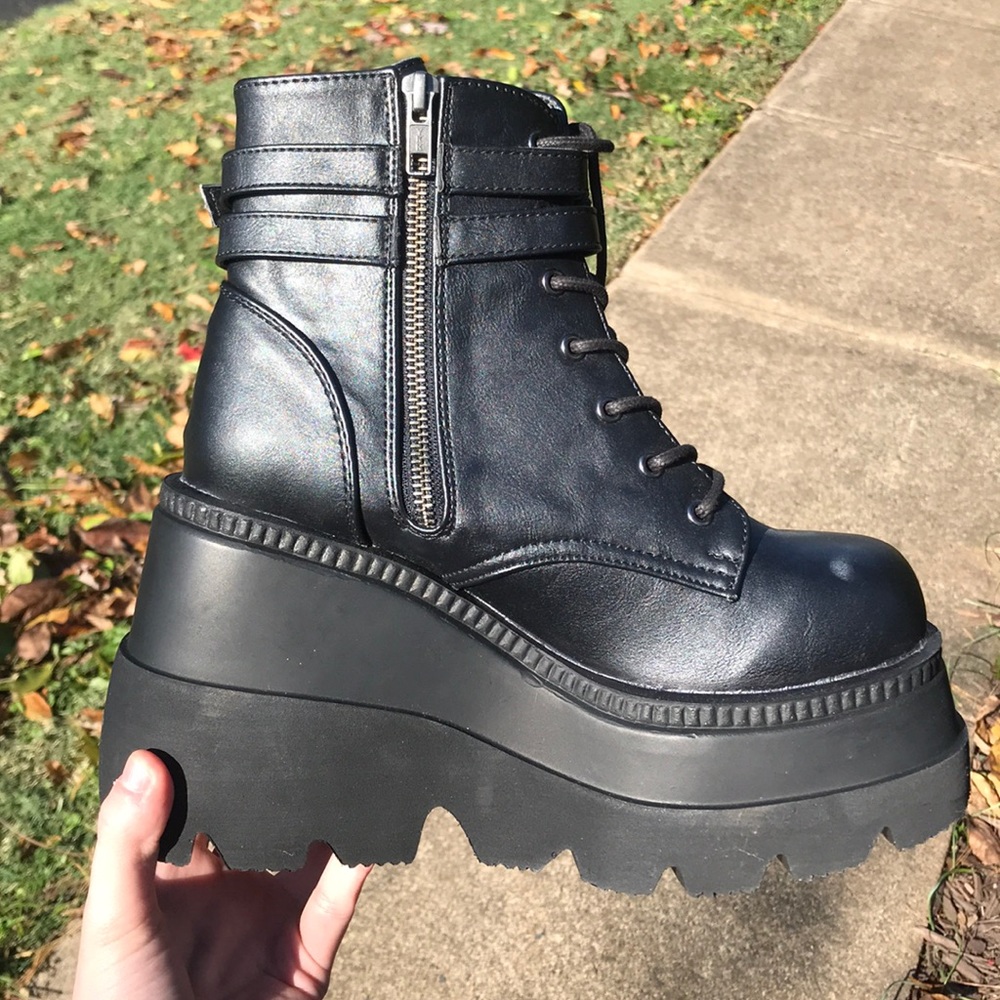 Size 9 Demonia Platform Booth